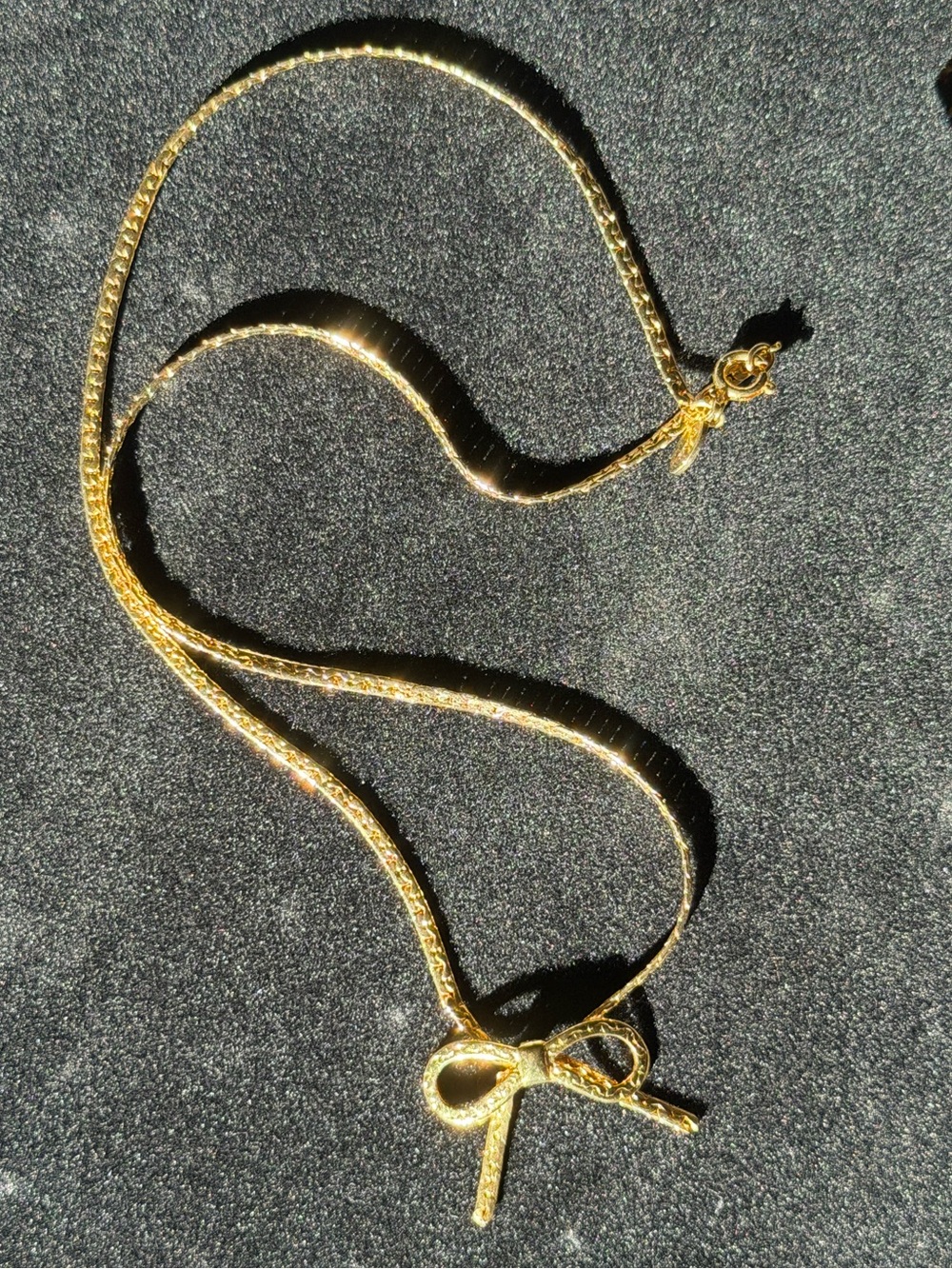 Vintage Avon 1979 Coquette Gold Tone Bow Necklace